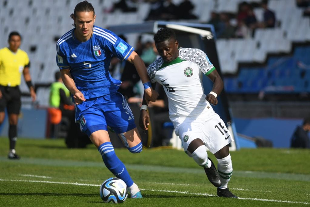 Italia vs. Nigeria, animaron el primer partido de la segunda fecha de la zona D en el estadio Malvinas Argentinas. / José Gutiérrez (Los Andes).