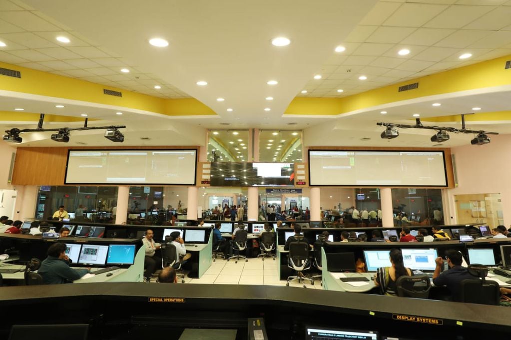 El equipo de operaciones de la misión siguió la ejecución secuencial de los comandos. Foto: ISRO.