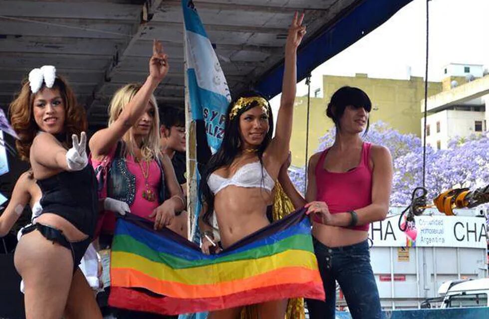 Revuelo en las redes sociales y polémica por el proyecto para subsidiar a travestis y trans