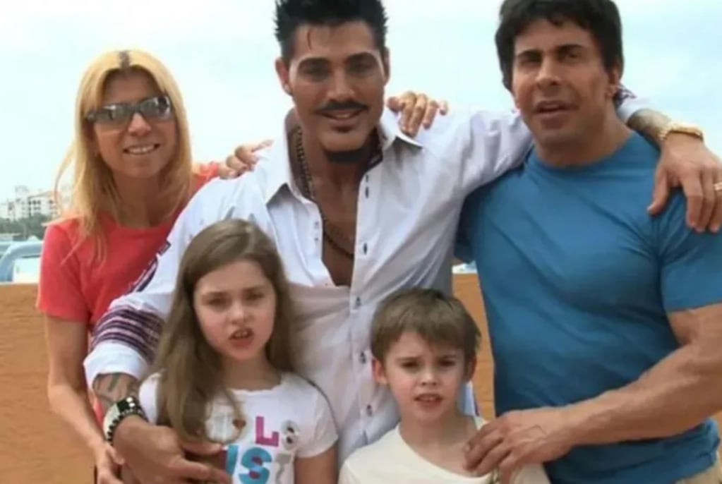 Ricardo Fort pidió que sus hijos fueran criados por Marisa López, la niñera, y por su pareja Gustavo Martínez. 