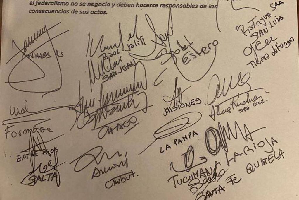 Las firmas de los mandatarios plasmadas en la carta enviada a la Corte Suprema.