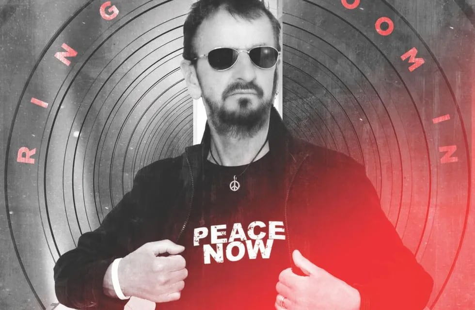 Ringo Starr en este año de pandemia lanzó su mini-álbum, "Zoom in" y un libro de fotos inéditas de los 30 años con su banda.