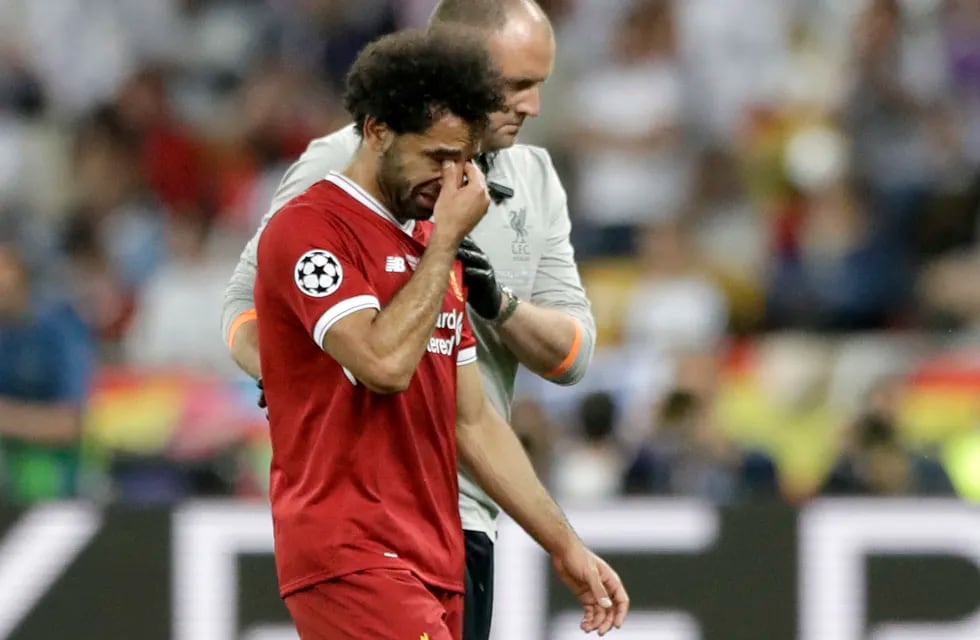 Sufre Cúper y todo Egipto: se lesionó Salah en la final de la Champions