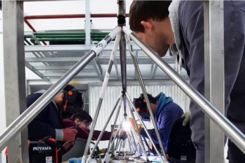 Estudiantes de Ingeniería de la UNCUYO construyen un aeroplano