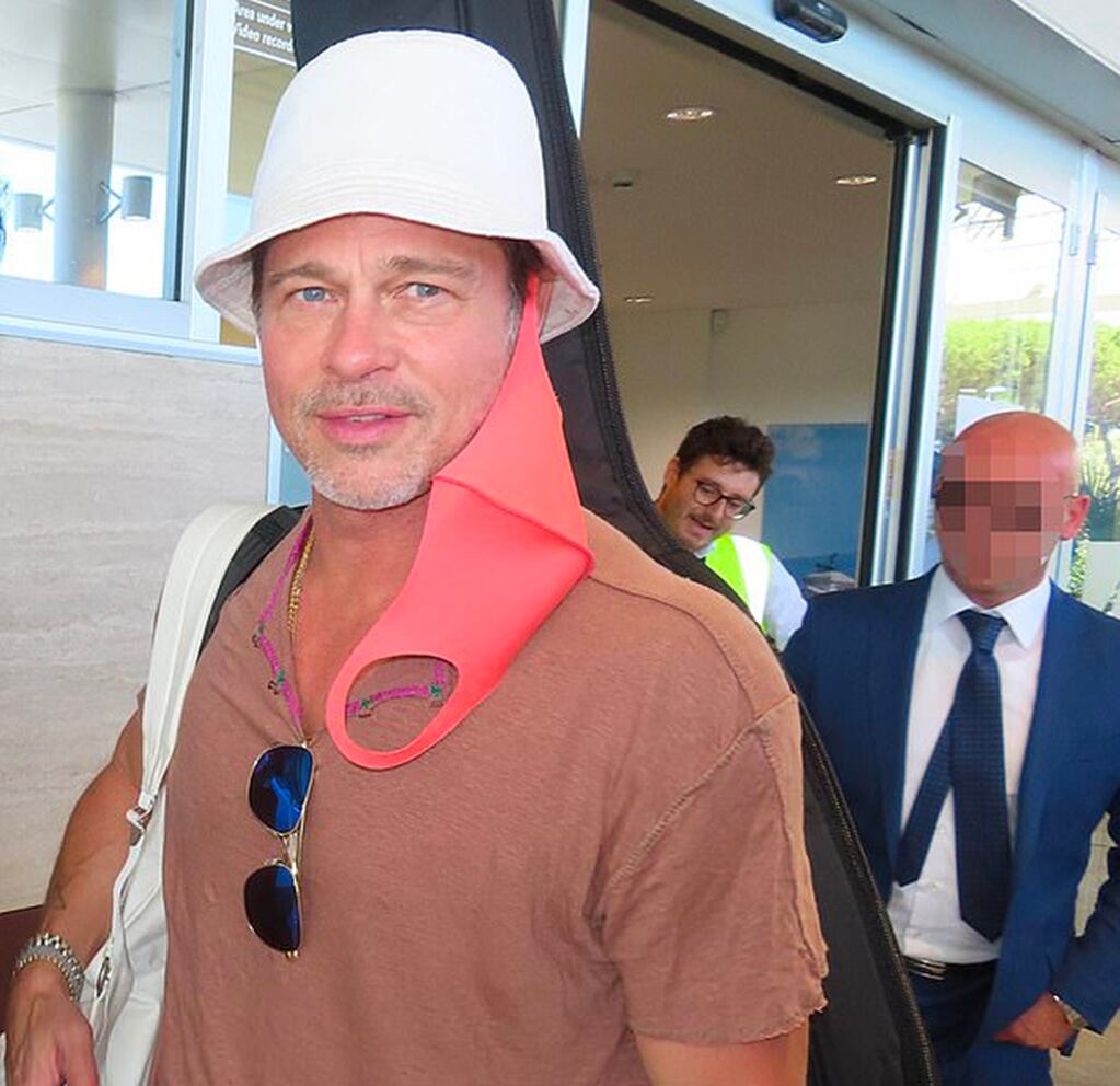 Brad Pitt en su arribo a Roma para visitar a sus hijos.