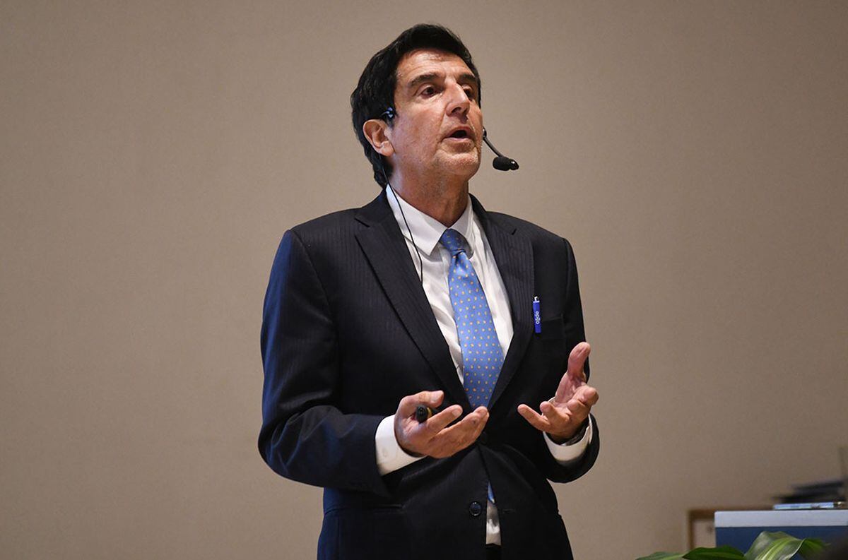 El economista Carlos Melconian en el pre-congreso anual del Instituto Argentino de Ejecutivos de Finanzas en la Bolsa de Comercio en la Ciudad de Mendoza. Foto: José Gutierrez / Los Andes