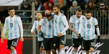 El encuentro que se desarrolló en el estadio Luzhniki de Moscú terminó con triunfo argentino. Mirá las mejores jugadas del partido.