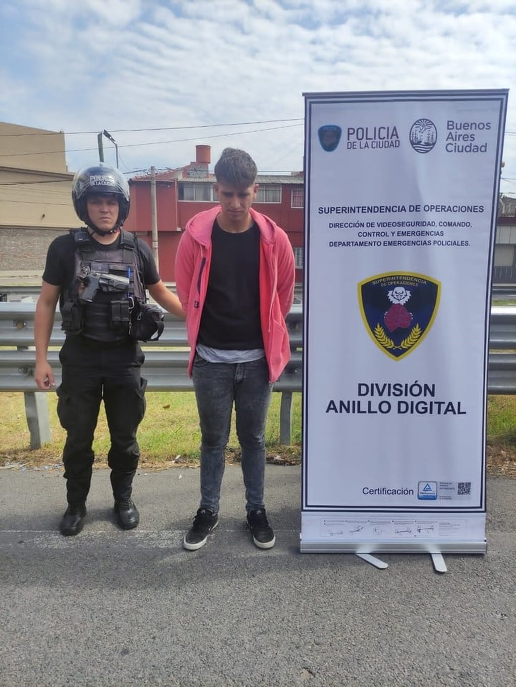 Un policía robó 100 mil pesos y lo atraparon tras publicarlo en redes sociales. - Clarín