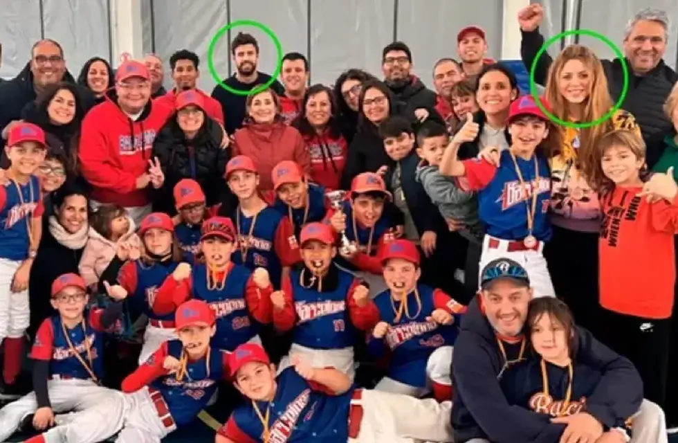 La ex pareja fue vista en un partido de béisbol de su hijo.