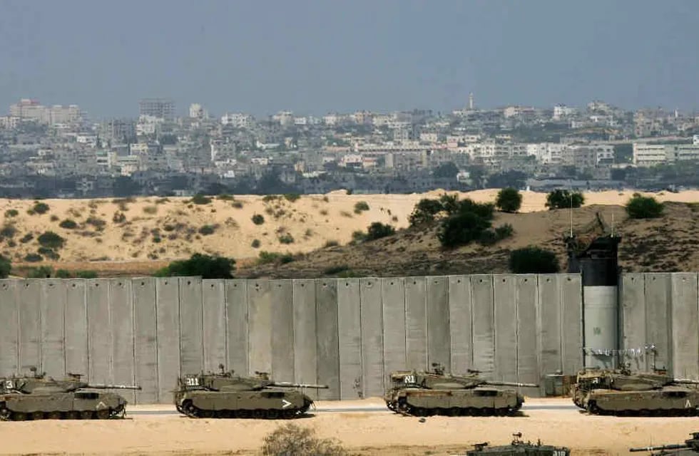 El muro que separa Israel de Cisjordania tiene 810km de extensión y separa a colonos judíos de la población palestina, a la que se le prohíbe el paso a lo que antes era su territorio.