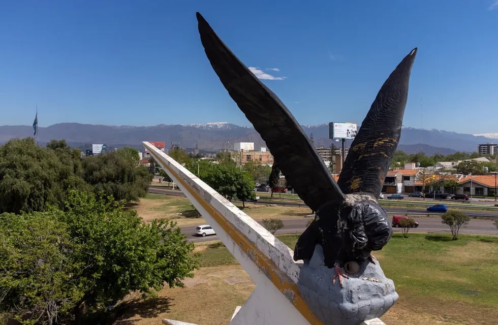 Las obras de restauración del monumento demandarán cinco meses. Foto: Ignacio Blanco / Los Andes