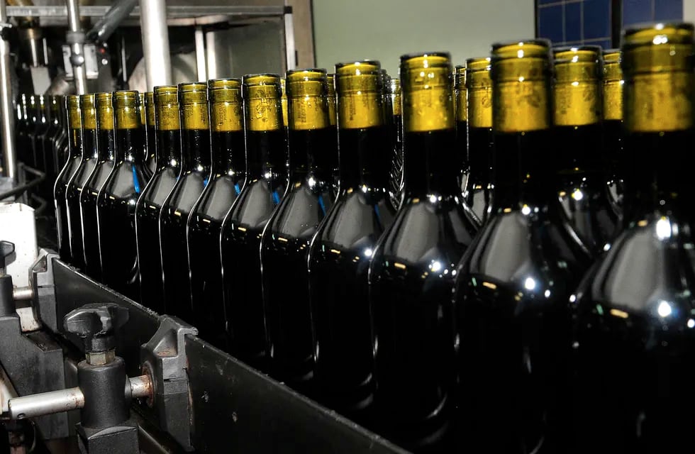 A pesar del contexto de pandemia la industria del vino, que estuvo dentro de las esenciales, pudo seguir trabajando y hasta mejoró su ritmo de ventas. 
Foto: Daniel Caballero / Los Andes