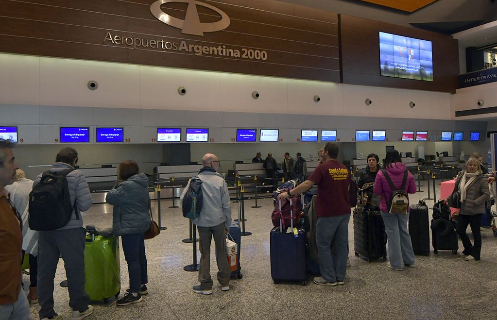 El Aeropuerto de Mendoza registra demoras en los vuelos de la compañía Latam. Foto: Orlando Pelichotti / Los Andes