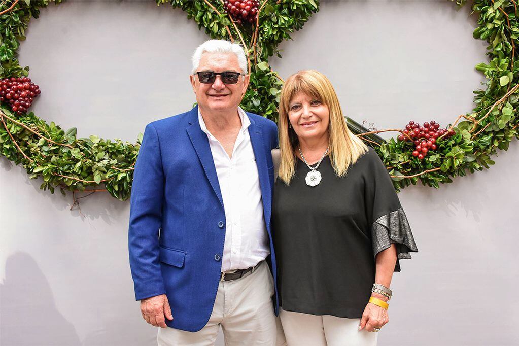 Alfredo Panella, presidente de Sancor Seguros y su esposa  Gladys Valente. Foto: Mariana Villa / Los Andes