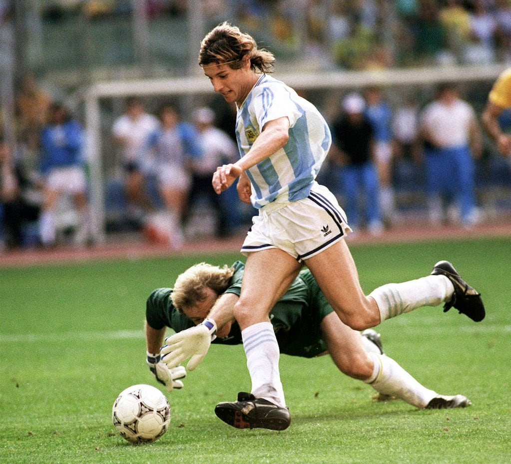 Caniggia eludió a Taffarel y puso el 1-0 para la clasificación argentina en el Mundial 1990. 