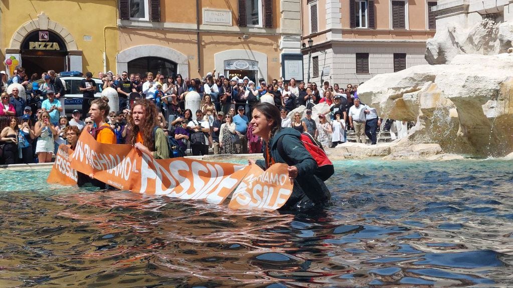 Activistas de Ultima Generazione en la Fontana di Trevi.
Foto: Ultima Generazione.