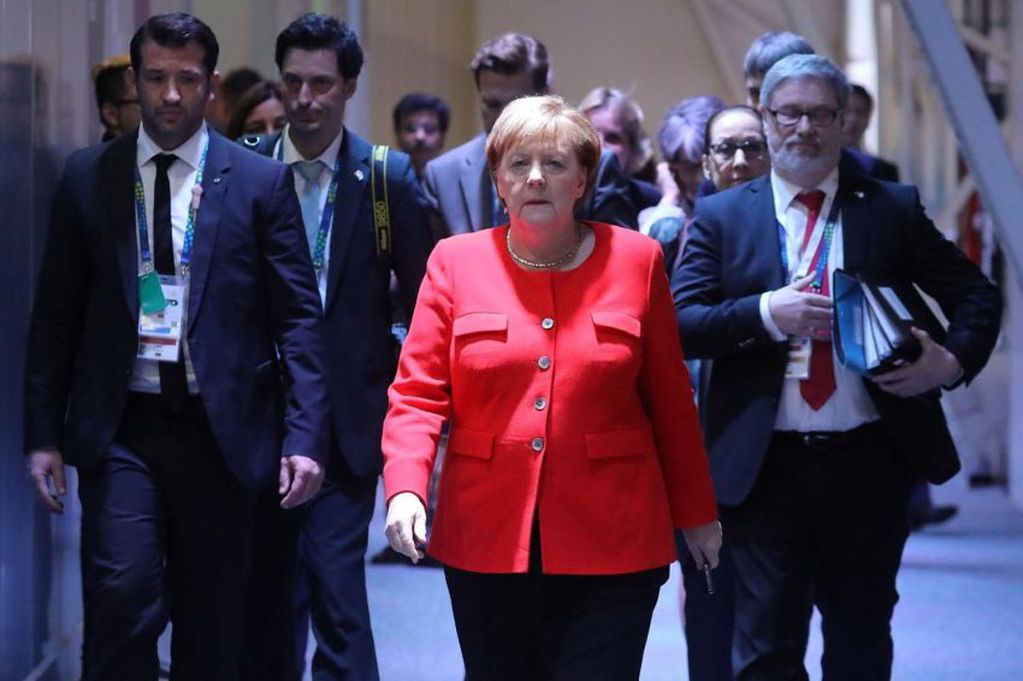 
Foto: AFP | La canciller alemana, Angela Merkel llega a una reunión bilateral en el segundo día de la Cumbre de Líderes.
   