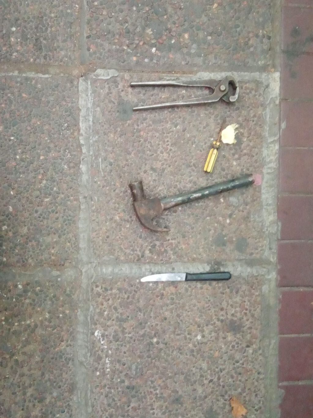 Las herramientas que llevaba el sospechozo