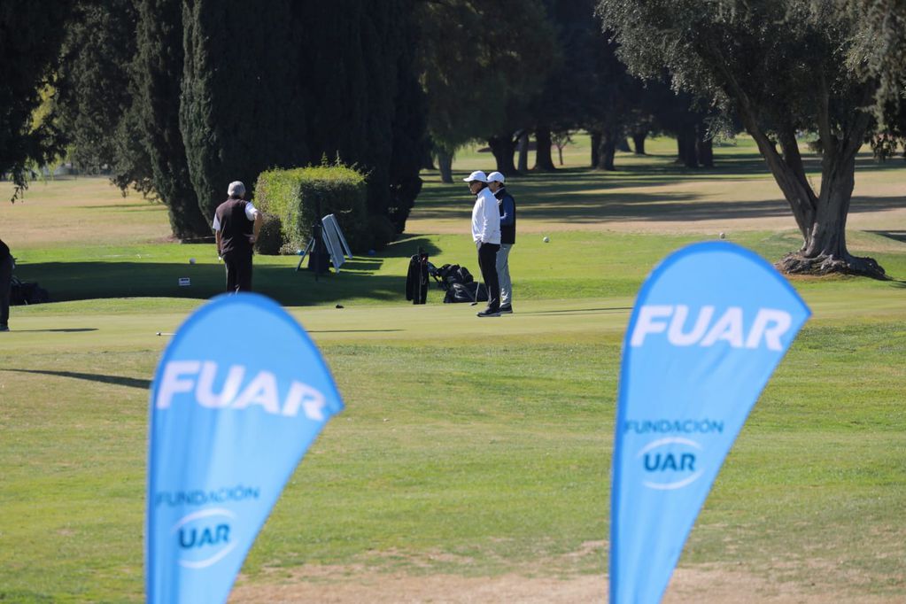 Hubo mucho golf y generosidad en el Club de Campo.  / Prensa FUAR
