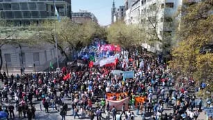 Manifestación en la Legislatura de Mendoza en apoyo a Cristina Kirchner