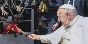 Papa Francisco recibe una limosna de un niño