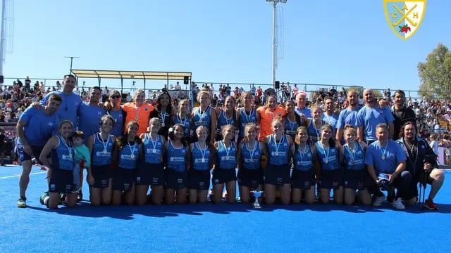 Las chicas del seleccionado de hockey sobre césped vencieron por 3 a 0 a la Docta y se consagraron campeonas del Campeonato Argentino. 