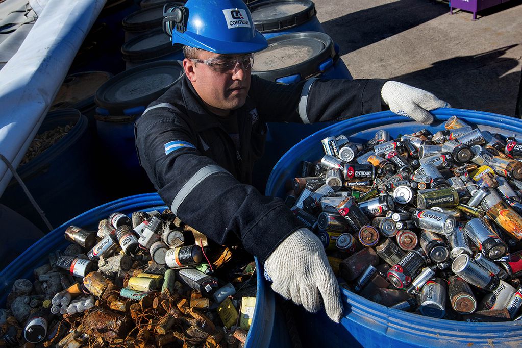 Sacan de la provincia 35 toneladas de pilas usadas