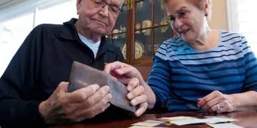 Le devolvieron su billetera perdida 53 años después