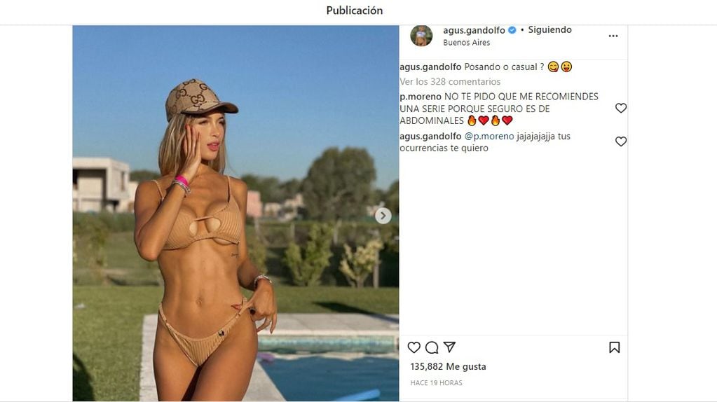 Agustina Gandolfo cautivó con su bikini.