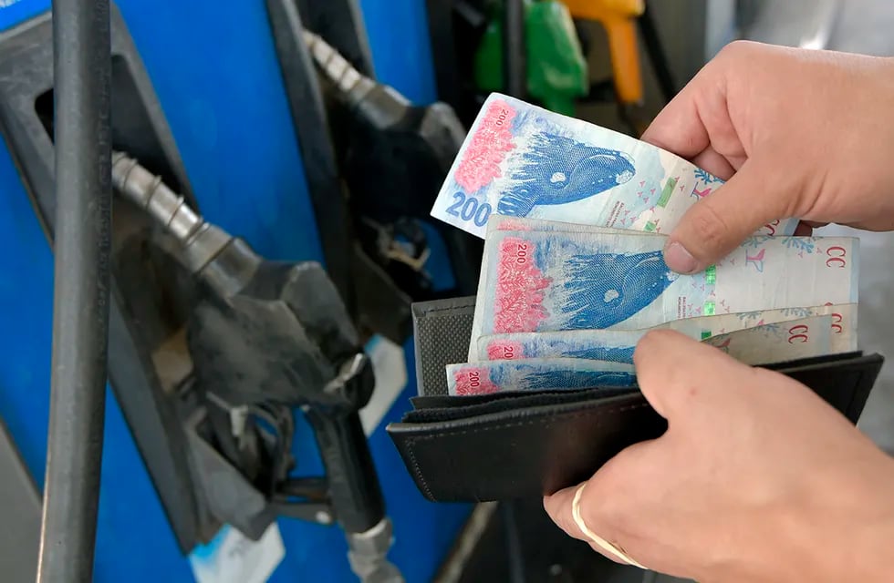 Aumento en el precio de los combustibles de YPF
Desde esta jornada, las estaciones de servicio aumentaron los precios de sus combustibles.
Foto: Orlando Pelichotti