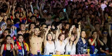 Polémica macrofiesta tecno en Wuhan, donde empezó la pandemia
