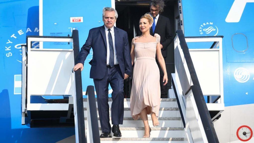Alberto Fernández y su pareja Fabiola Yáñez, llegando a Nueva York.