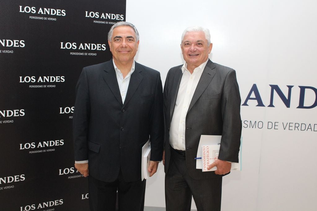 Mario Comellas (Pte. Caja Consejo Ciencias Económicas) y Alfredo Panella, de Sancor Seguros