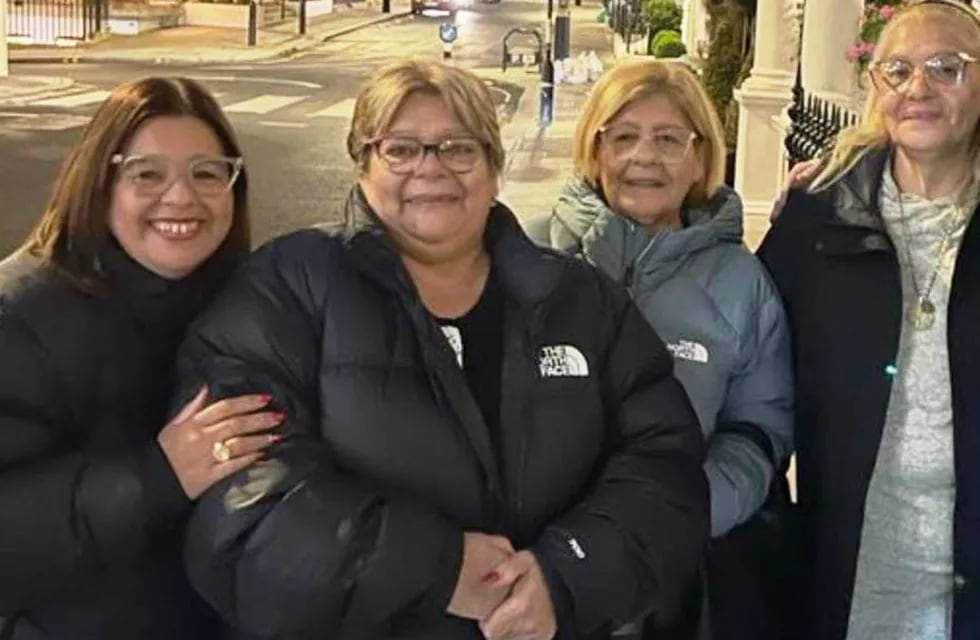 Las hermanas de Maradona en Londres:  Kity, Ana, Lili y Cali. / Gentileza.