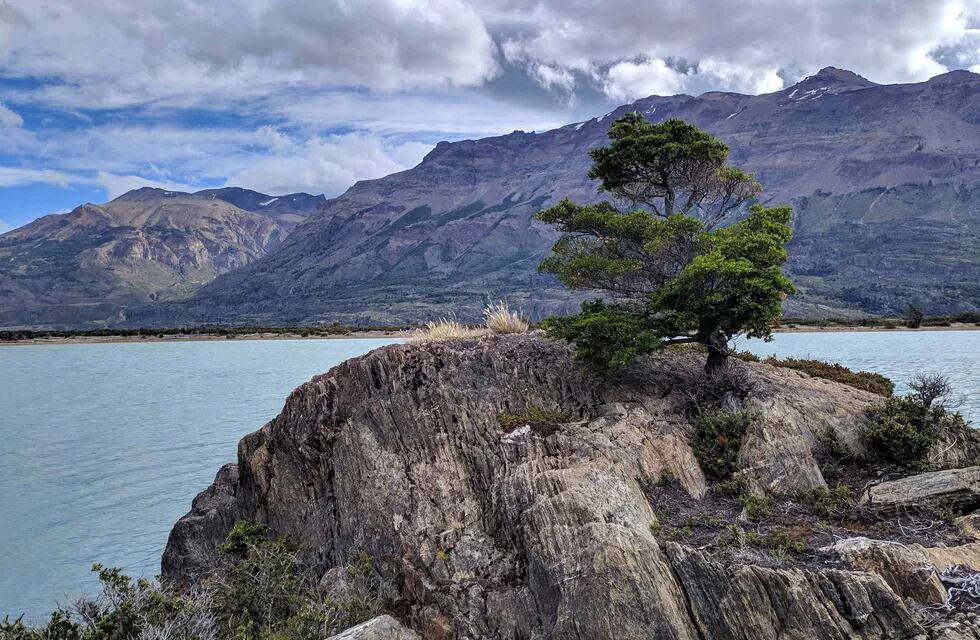 Este gran trekking por la zona cordillerana de Santa Cruz aprovecha muchas de las huellas históricas dejadas por los arrieros y luego profundizadas por los exploradores patagónicos.