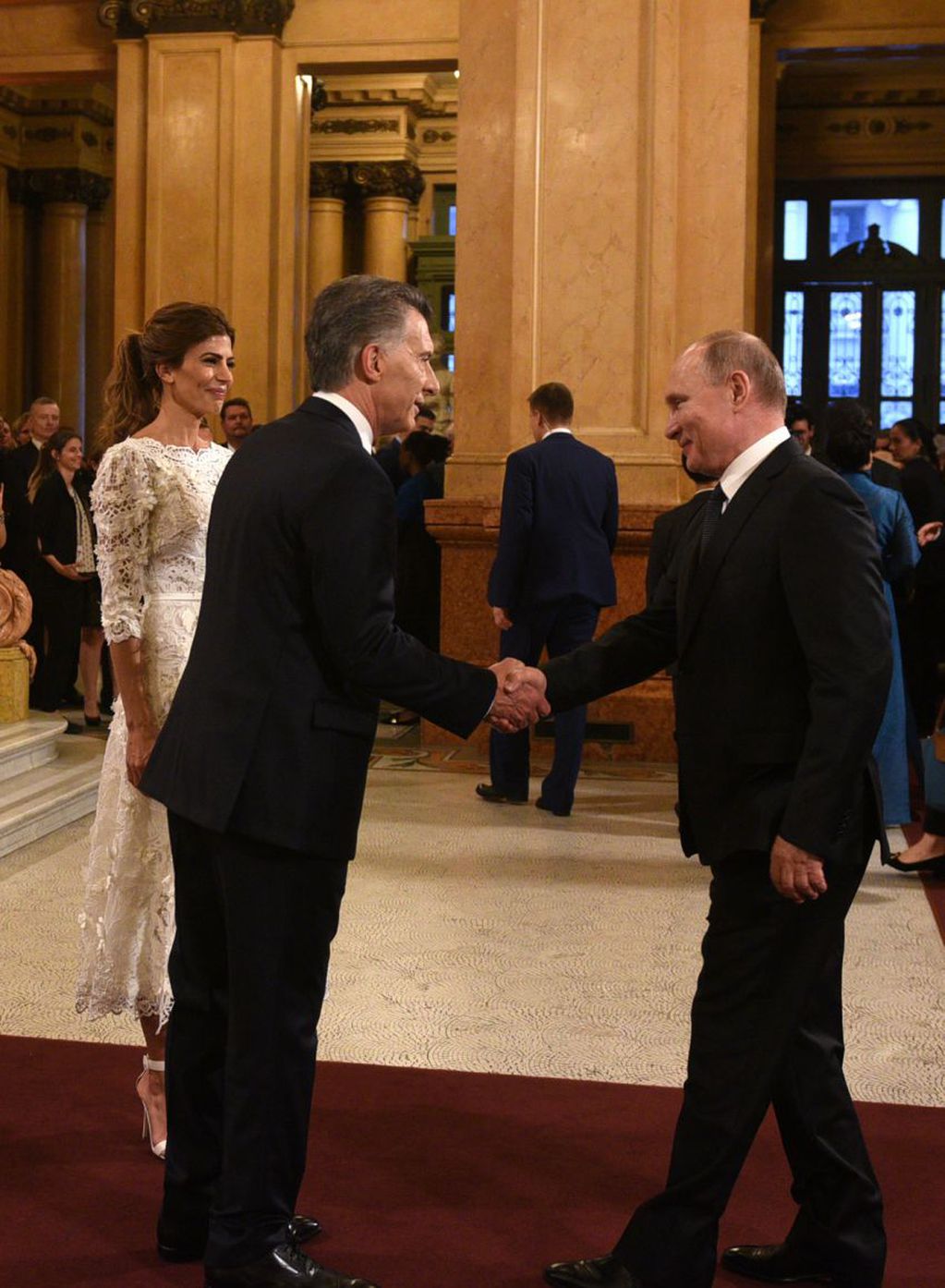 
Mauricio Macri saluda a Vladímir Putin, presidente de Rusia
