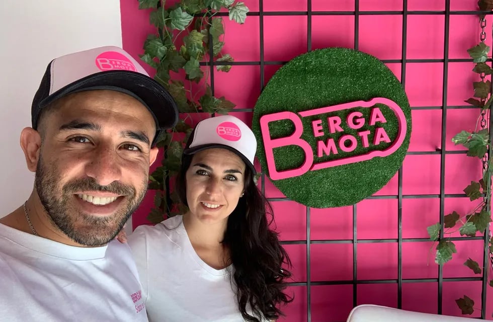 Los hermanos Sebastián y María Belén Nievas crearon "Bergamota", wafles en forma de pene que se venden en Mendoza.