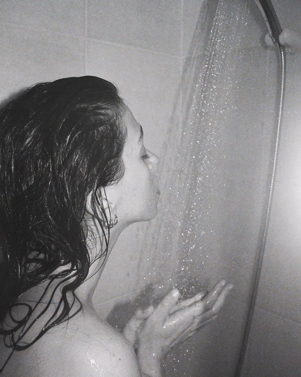 Leticia Siciliani se animó al desnudo cuidado en Instagram.