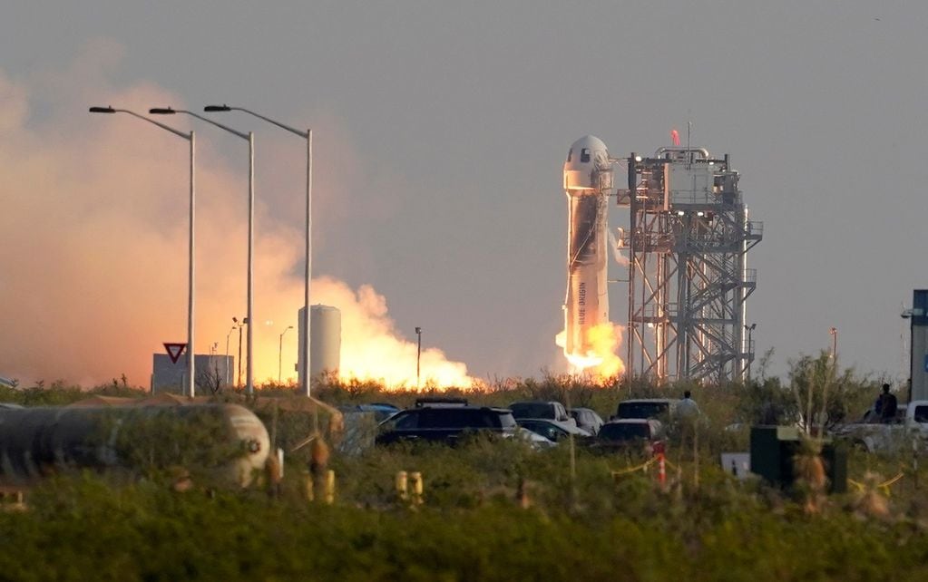 El momento del despegue del cohete New Shepard con Jeff Bezos a bordo - 