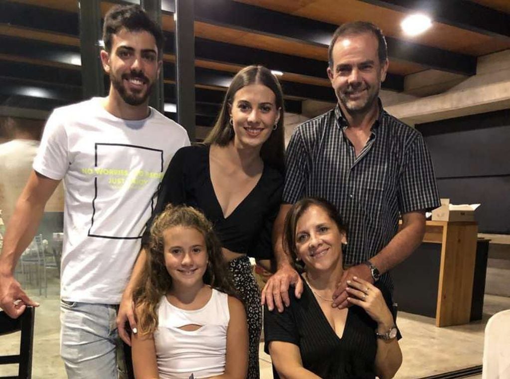 
Mayra Tous junto a su familia | Instagram
   