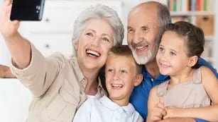Psicólogo explica por qué no hay que decirles “abuelos” a las personas mayores: “Es un título reduccionista y prejuicioso”