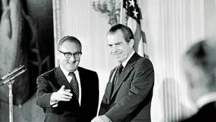 Henry Kissinger, junto al presidente Richard Nixon