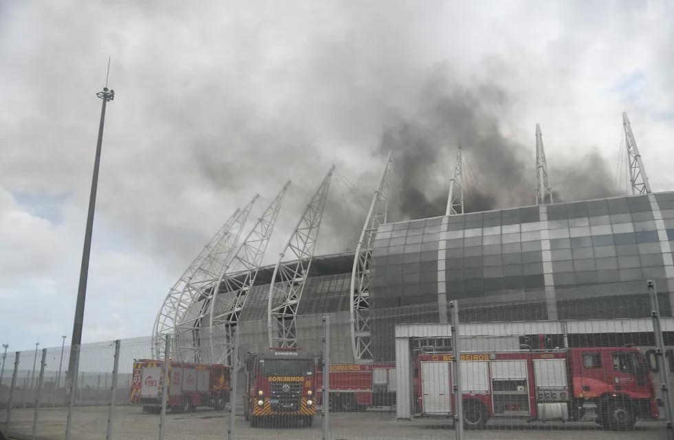 Incendio en la Arena de Castelao, Fortaleza, Brasil. / Gentileza.