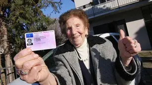 Fue a renovar su licencia tras cumplir 100 años y le extendieron su caducidad hasta el 2024