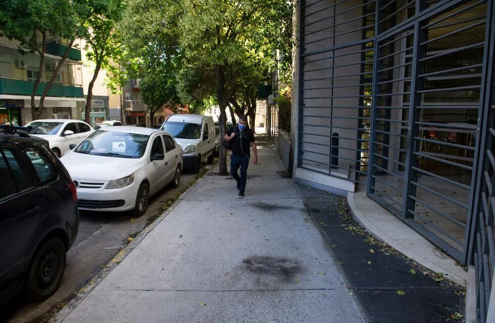 Atacaron con bombas molotov a una de las sedes de Clarín. - Los Andes