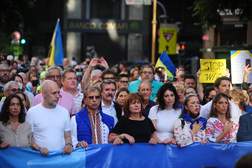 Marcha contra la guerra en Ucrania - Foto Clarín