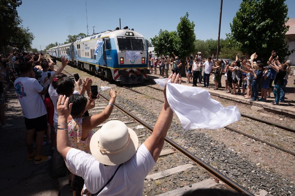 Llegó el segundo tren de pasajeros en menos de 4 meses a Mendoza y una multitud lo recibió. Foto: Ignacio Blanco / Los Andes (Archivo)  