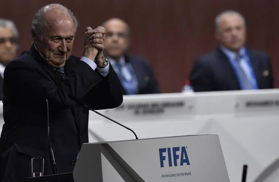Pese a las denuncias y el escándalo, Blatter fue reelecto presidente de la FIFA 