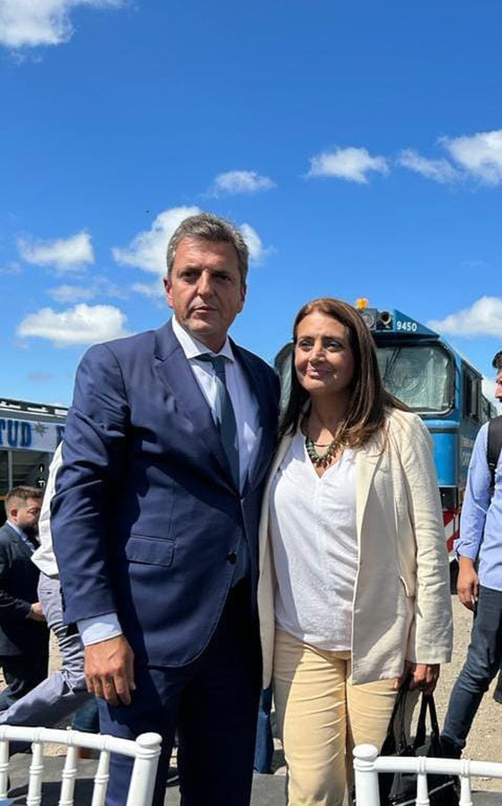 El ministro de Economía, Sergio Massa, junto a Gabriela Lizana, funcionaria del Bice, el miércoles pasado en Mendoza. Foto: Gentileza