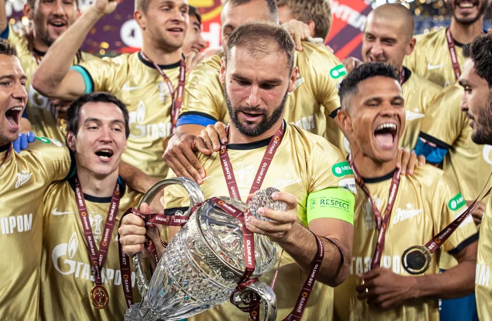 El equipo campeón Zenit festejaba el doblete pero su capitán hizo la de Sergio Ramos.